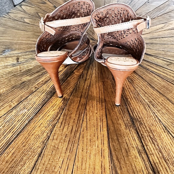 Vince Camuto Korthina Whiskey Gold Caged Ankle Shootie Herl Sandal size 7.5 - Picture 8 of 8